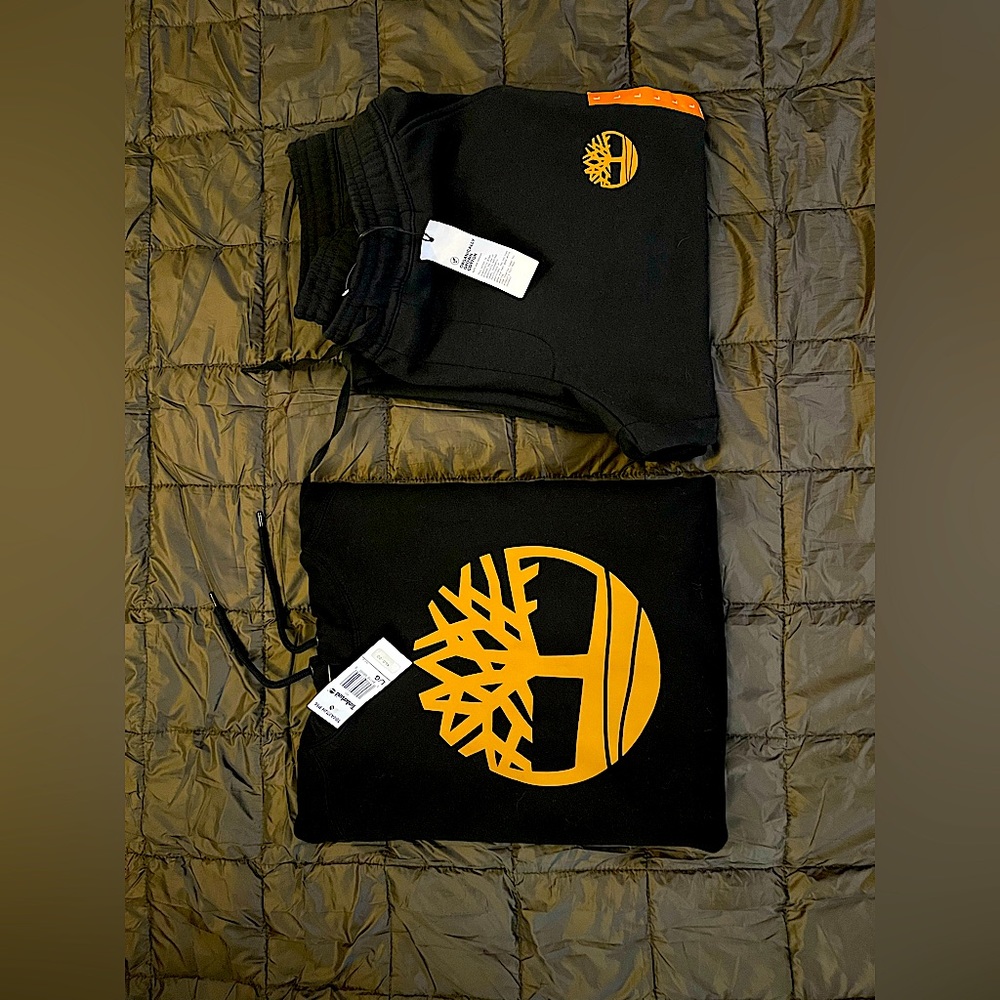 NWT Timberland Sweat suit - sweatshirt and pants Men’s Large Black, Wheat Logo